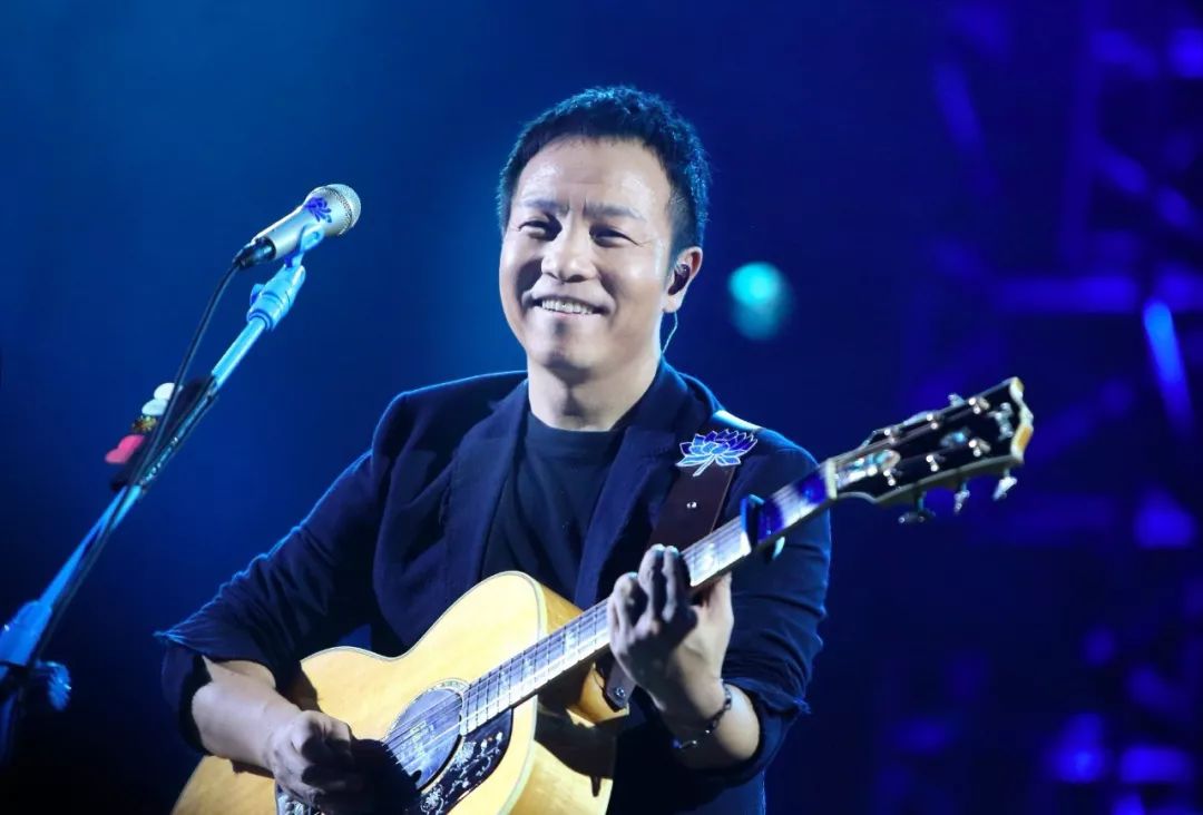 高晓松讲许巍,曾陪你仗剑走天涯歌词