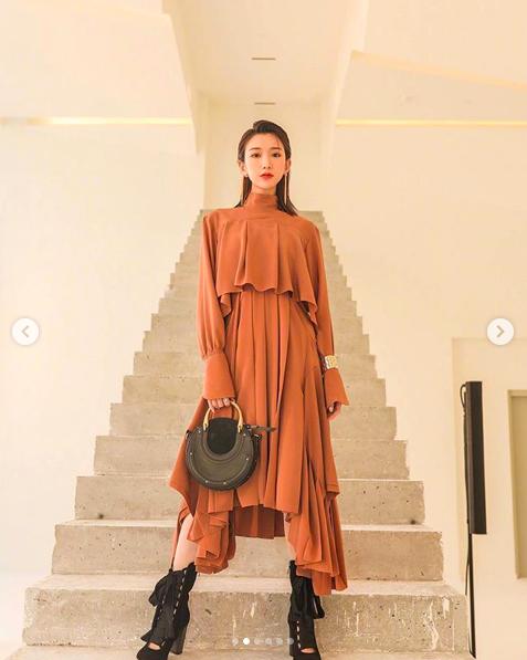 唐嫣超短发亮相巴黎时装周,唐嫣时装周看秀造型曝光