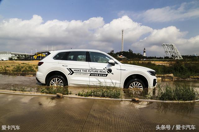 新款途锐比老款途锐小,全新大众途锐测评