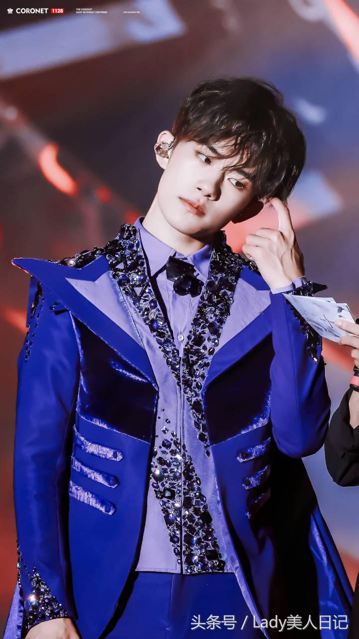 王俊凯芭莎封面,王俊凯芭莎时尚图高清