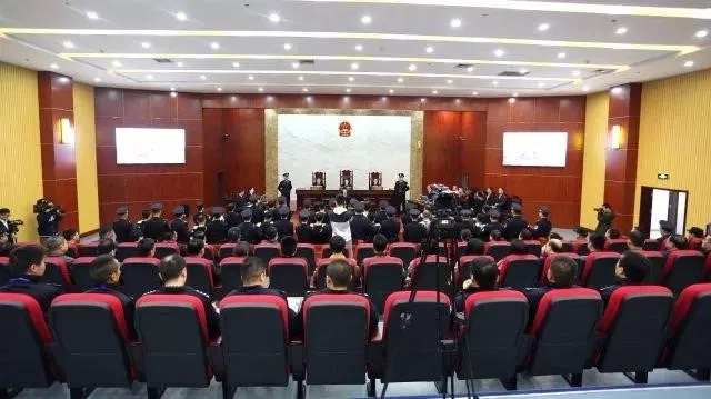 青岛黑市大姐大覆灭记,青岛黑老大获刑25年