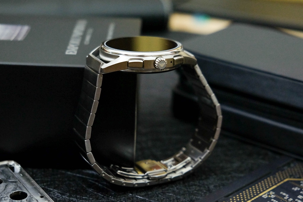 为什么说买阿玛尼手表智商税,苹果手表和阿玛尼哪个好