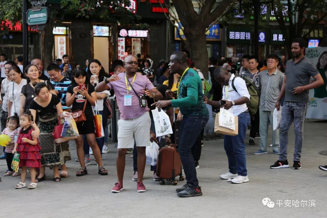 117天15场演出吸引百万市民和游客驻足观看——哈尔滨市公安局“优化营商环境”主题安全文化演出圆满落幕