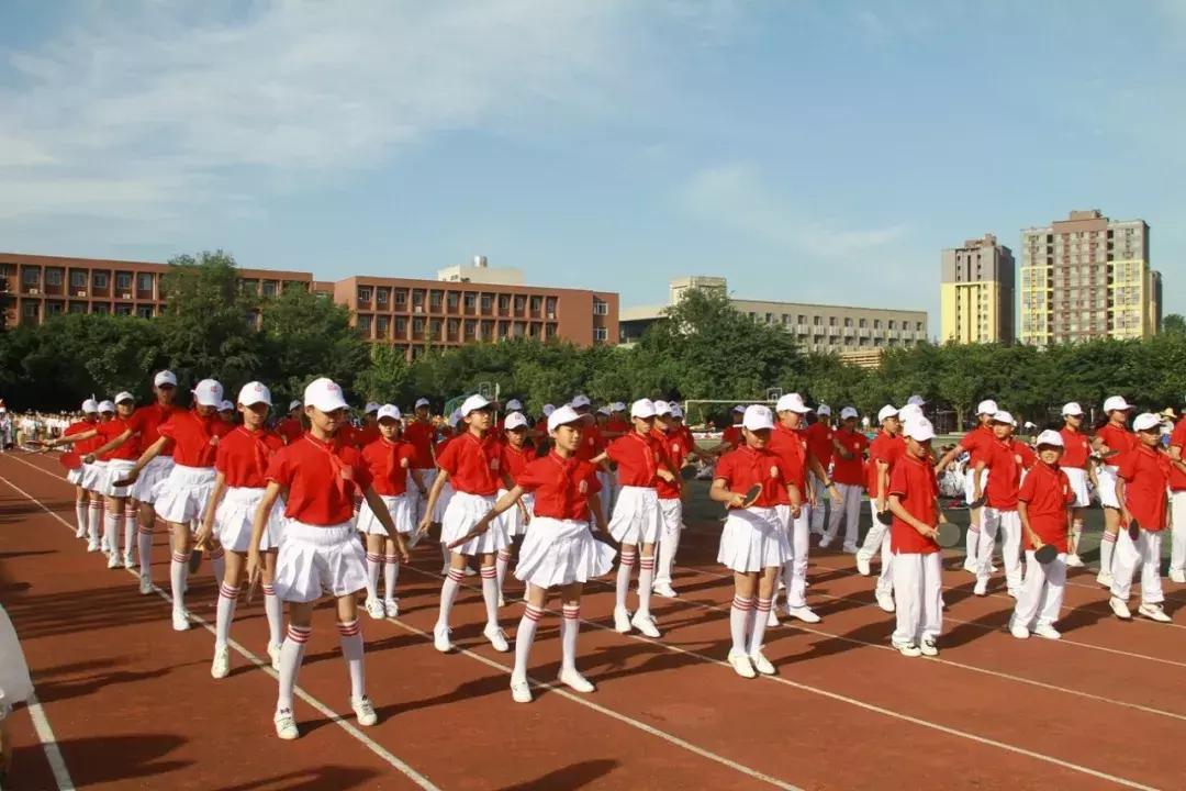 巧绘世界缩影，畅舞运动激情，科中第十届体育文化节盛大开幕