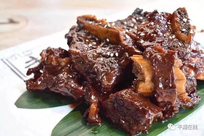 这家店我绝对不私藏!酸菜鱼嫩滑无刺,放心大口吃,超过瘾!一口“栽”在了这锅鱼上……