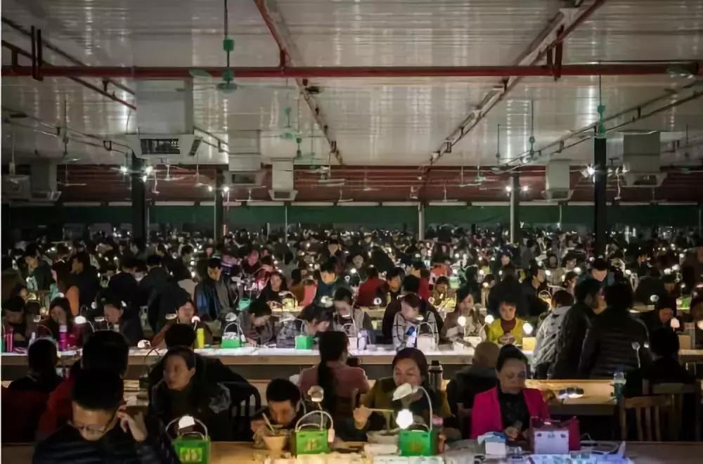 翡翠界“大地震”！7000多名玉商联名上书：禁止直播卖翡翠！