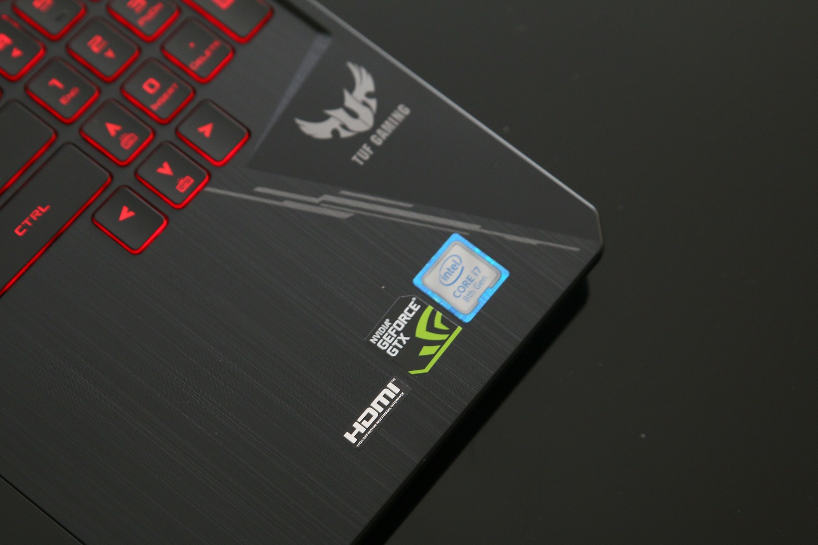 华硕飞行堡垒6评测,玩游戏要游戏本还是台式电脑