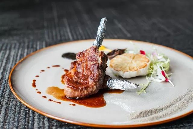 这家法式铁板烧最美的不是菜,是厨师