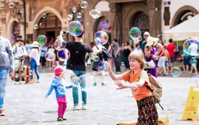 1元买遍网红下午茶,2000杯奶茶免费喝,100购250,更有火遍抖音的泡泡秀,嗨skr国庆!
