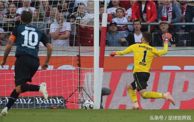 前德国二号门将造最囧乌龙颜面扫地，那一刻他忘记了足球规则