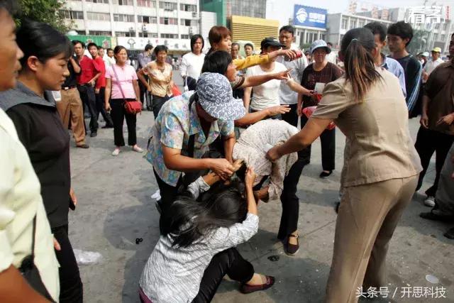 「人老了就开始喜欢怀旧」90年代的广州火车站，究竟有多恐怖？