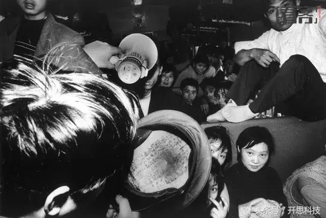 「人老了就开始喜欢怀旧」90年代的广州火车站，究竟有多恐怖？