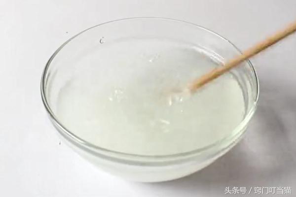 白醋洗衣粉泡发黄的衣服,衣服发黄只用洗衣粉