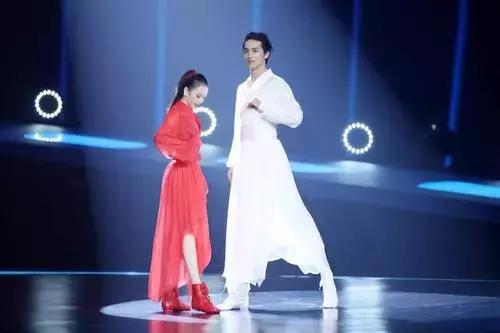 许魏洲护膝藏针黄景瑜连夜回京,许魏洲的护膝里藏针