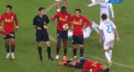 自食恶果,中国球员被铲断腿