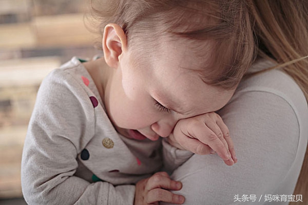 二月宝宝吃手怎么回事,2岁宝宝吃手怎么回事