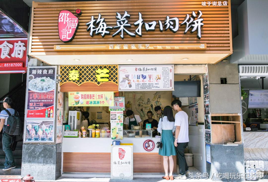 靠一张卷饼发家致富,靠一块烧饼一年开店600家