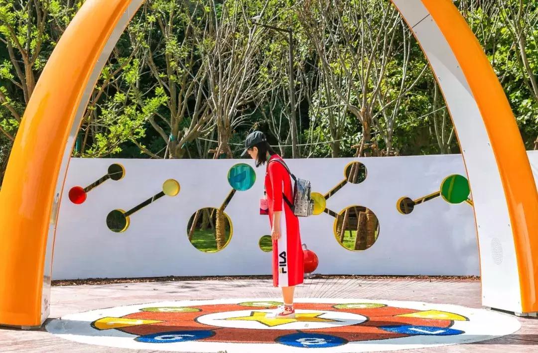 郑州足球小镇有真草足球场吗,郑州足球小镇现状