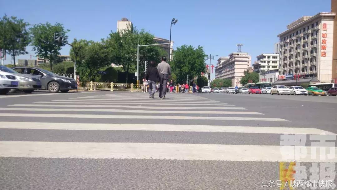 北客站卖光今日票，230万人挤地铁，车堵人多，但大家竟为这件事点赞