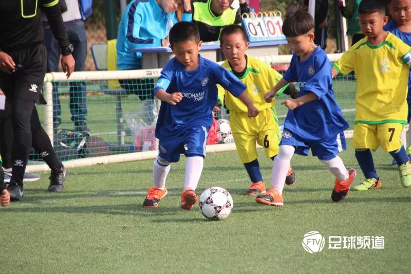 “踢球吧宝贝”足球要从从娃娃抓起