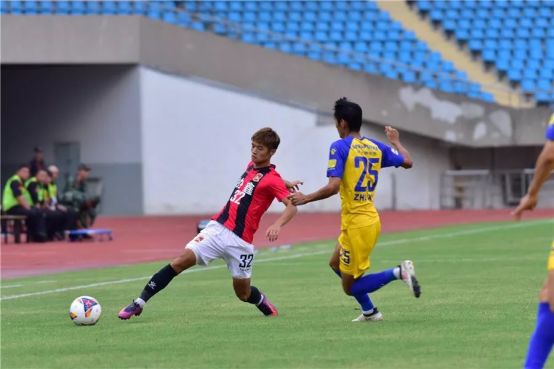 这场足球赛非常精彩的英语,这场足球比赛将持续两个小时英语