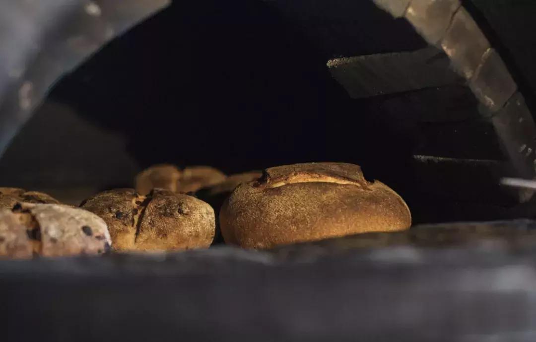 石窑面包店内实拍视频,天然酵母的石窑面包店