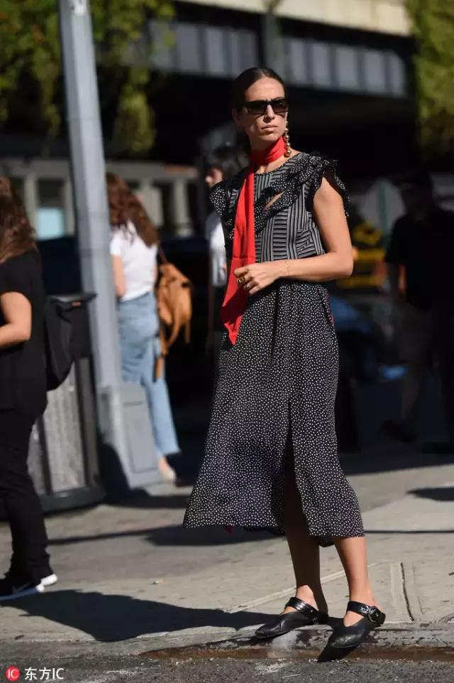 秋天长丝巾系法大全女慢动作,秋天丝巾防寒各种围法