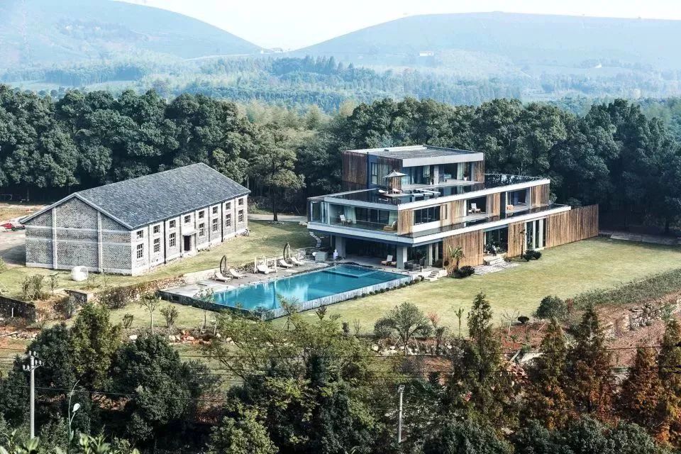 一年能赚10多万的民宿什么样,一年赚上千万的餐厅