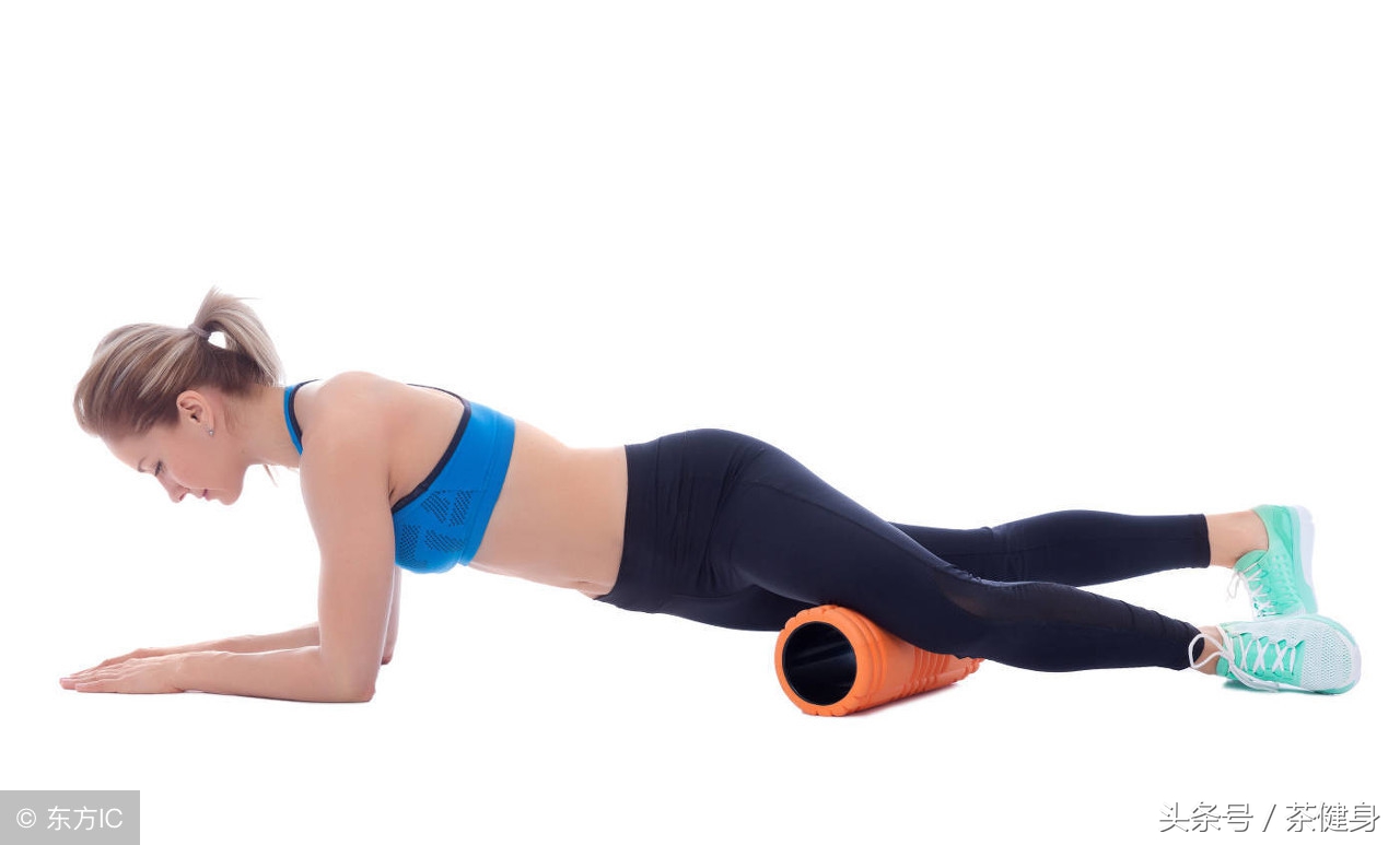怎样用泡沫轴放松腰侧肌肉,如何使用泡沫轴放松臀部肌肉