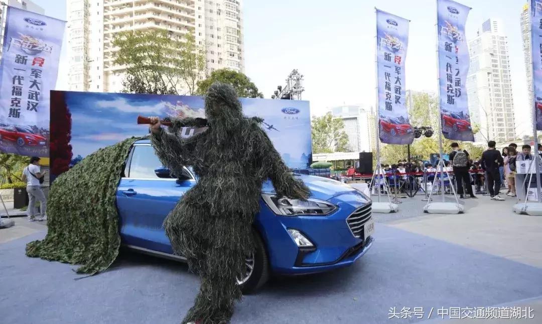 武汉百人吃鸡大秀，地表最快或特技鬼才？解密载具中的“战斗机”