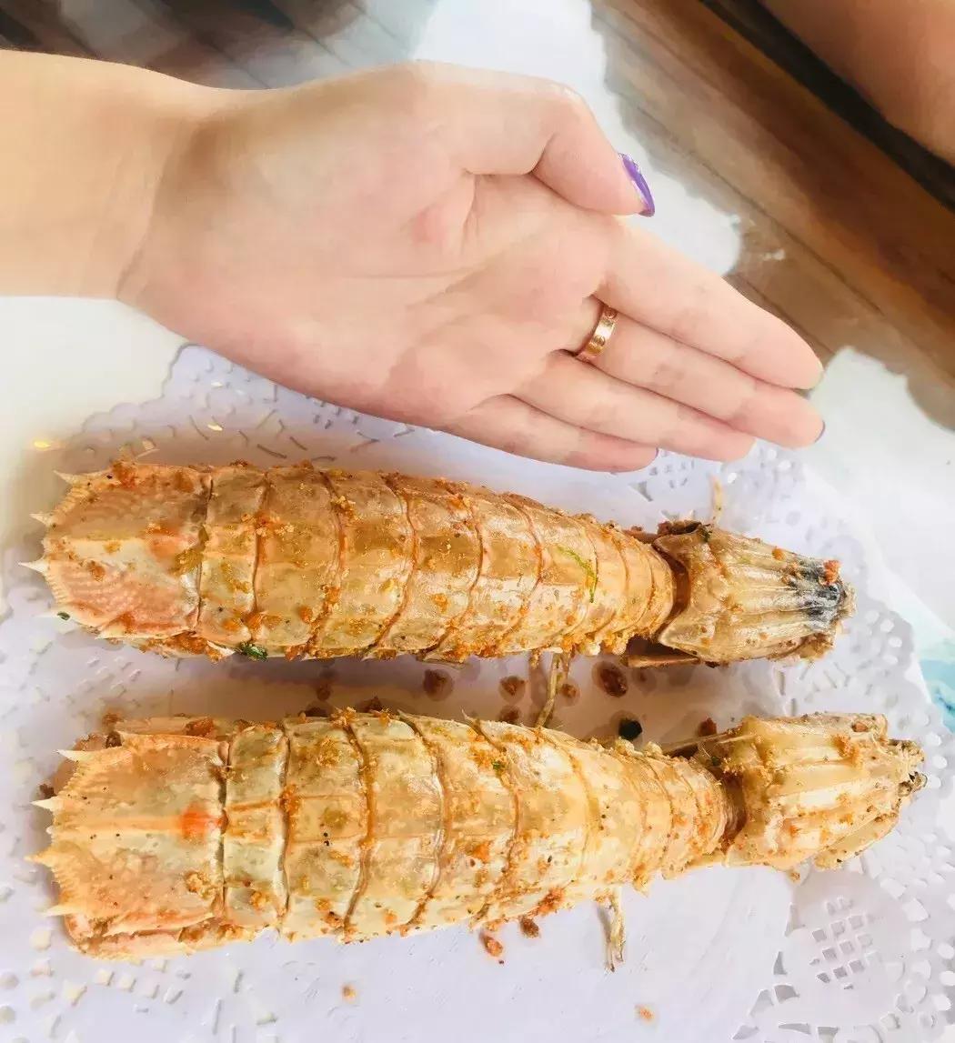 三亚火车头万人海鲜广场哪家好吃,在三亚3000元一桌的海鲜大餐