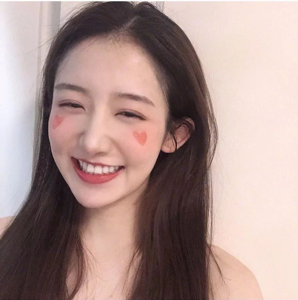 卡戴珊冬季穿搭女高级感,奶茶色和卡戴珊色哪个好看