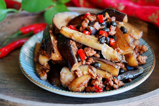 茄子怎么不油腻好吃,茄子如何处理少油