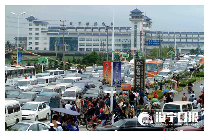 拍钱塘江大潮遭巨浪瞬间吞没,为了拍照被潮水冲走身亡