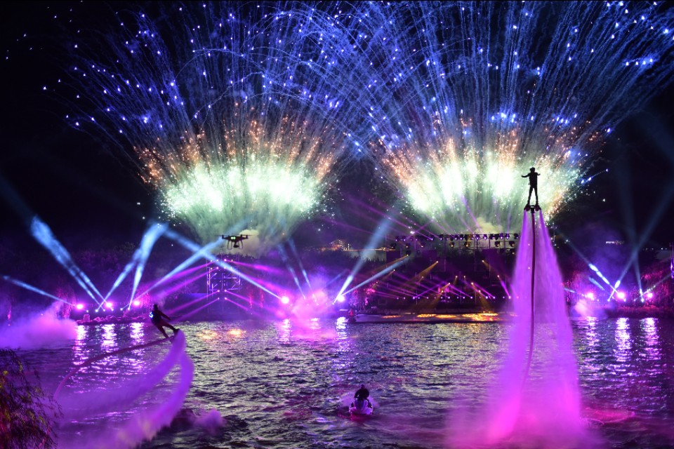 国庆节水下演出,2020红河水乡国庆水舞秀