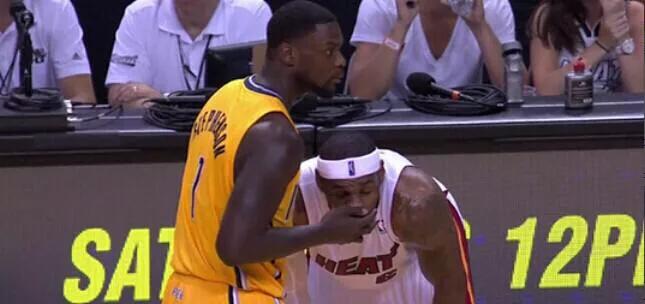 nba最敬业的球员撞出脑震荡,nba球员智商短路时刻