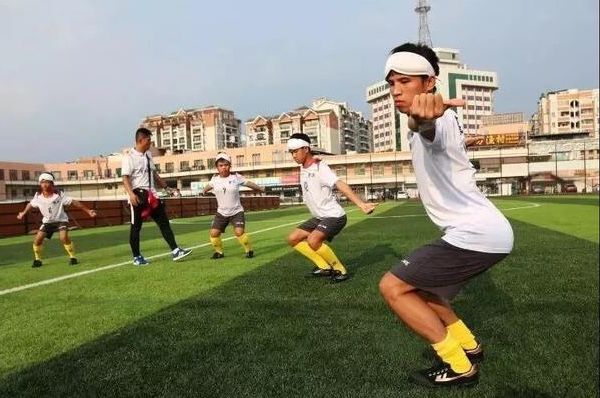 绿茵场上的别样风采——盲人足球队队员梁仲志的故事