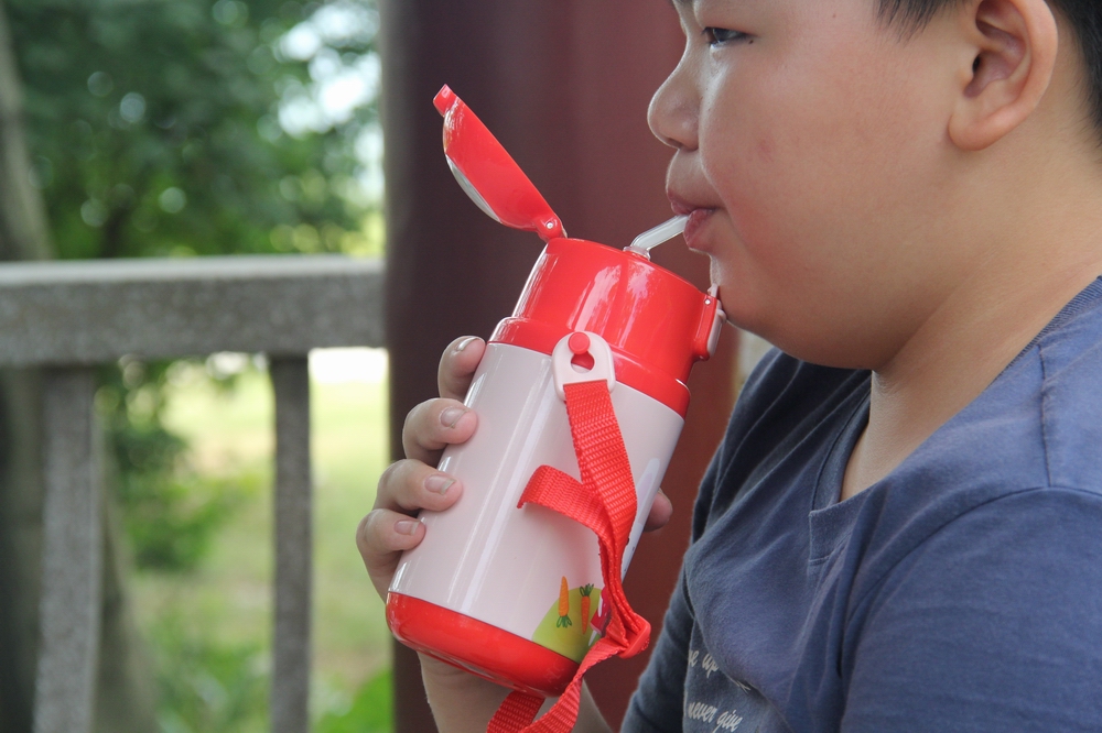 儿童喝水杯子带吸管智能保温,会说话的保温杯儿童