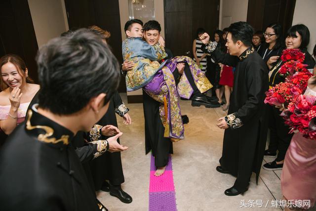 接亲整蛊伴郎团一般几个游戏,接亲搞笑伴郎