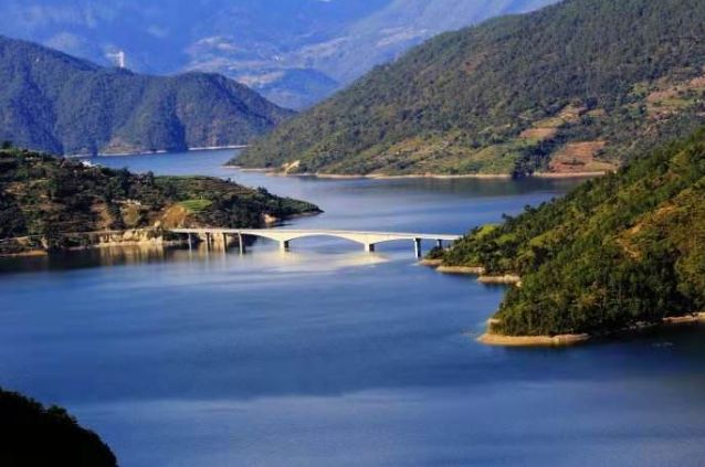 原创诗词—波澜壮阔扬帆起辟地开天旭日升