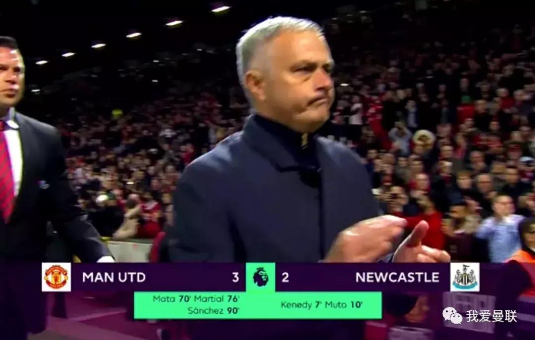 曼联逆转背后的真正英雄！你看，那位老人泪流满面