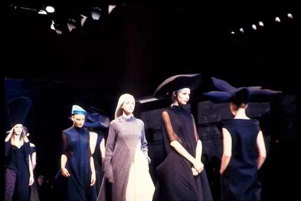 山本耀司里我最喜欢的一句话 (很喜欢山本耀司的一句话)