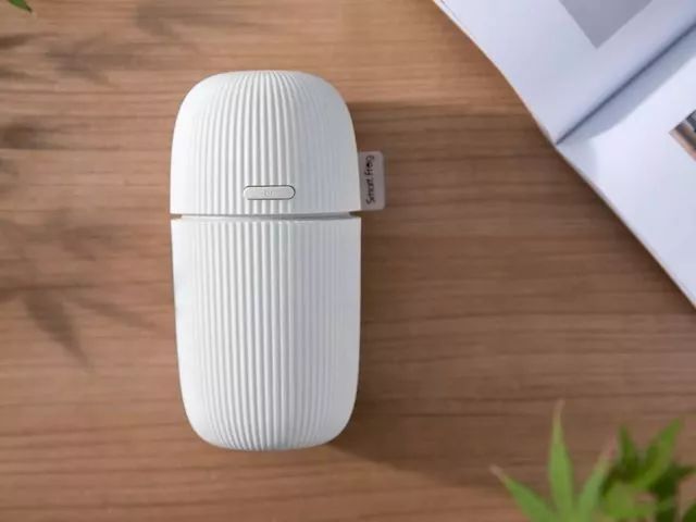 放在水杯里面的便携加湿器,可充电方便携带的加湿器