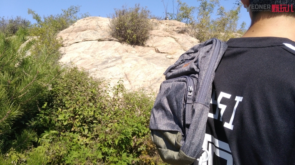 轻巧小背包,容量大且小巧轻便的背包