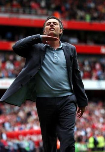 穆帅戳眼,穆帅戴手铐的手势