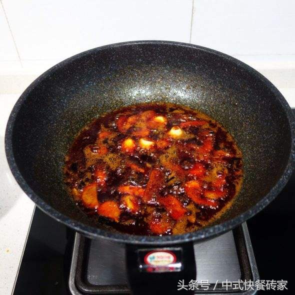 老厨师自制火锅底料,超详细火锅底料炒制教程
