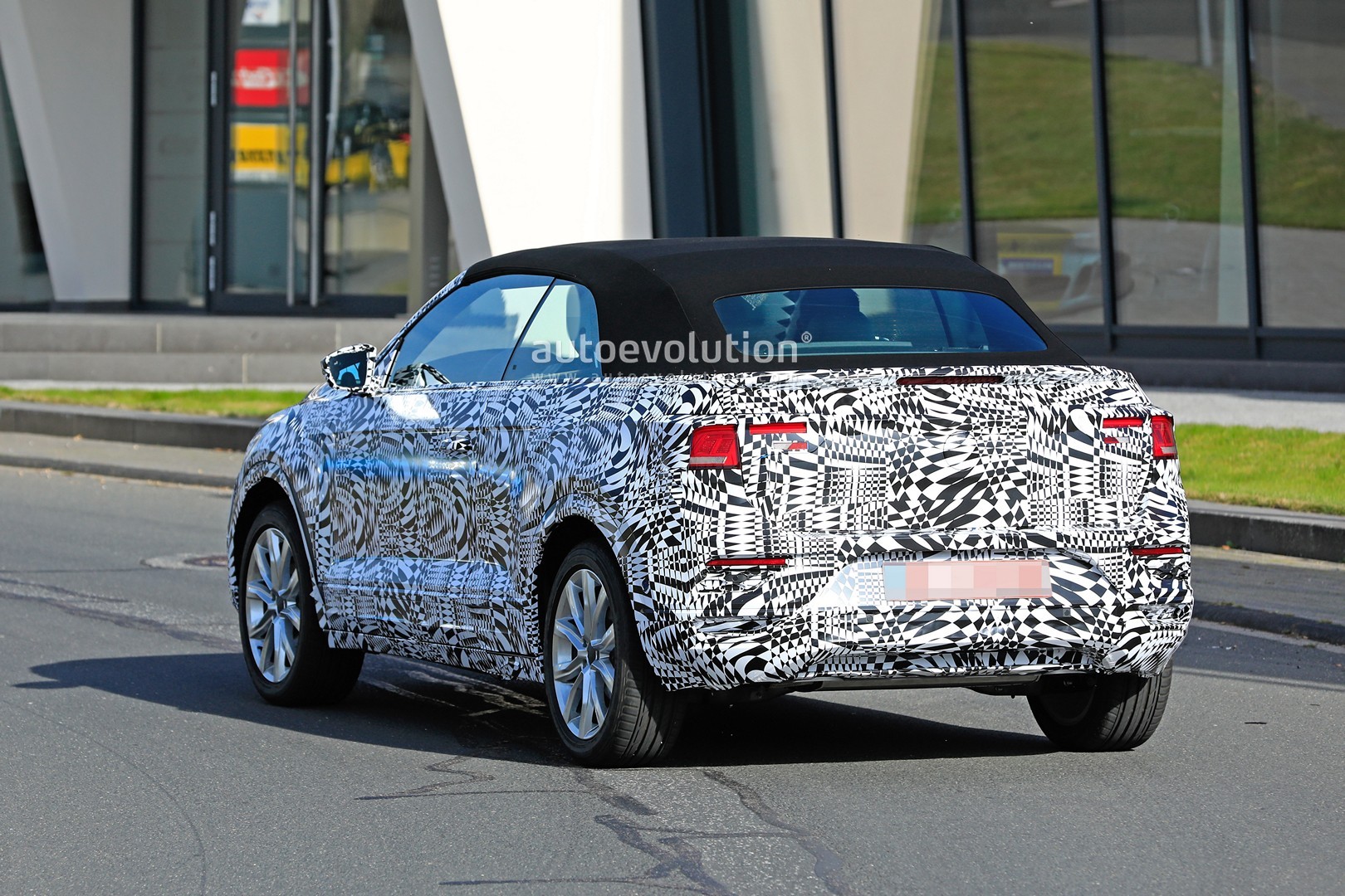 大众公布t-roc敞篷版官图,新款大众t-roc系列车型谍照曝光