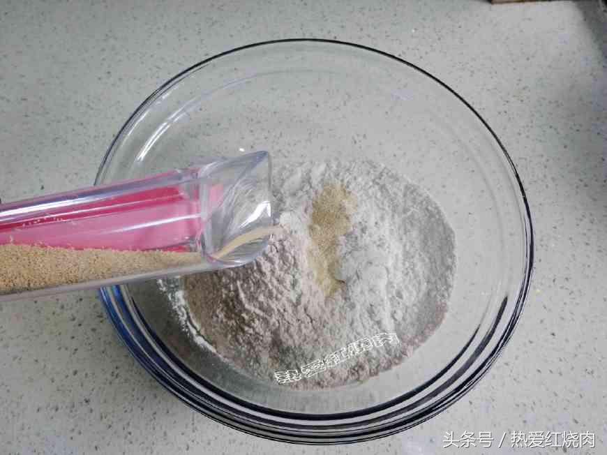 发糕松软香甜不粘牙的秘诀,为什么做起来的发糕不回弹