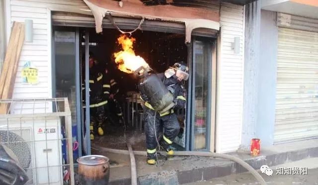 崭新的中国消防员,我们是新时代的消防员