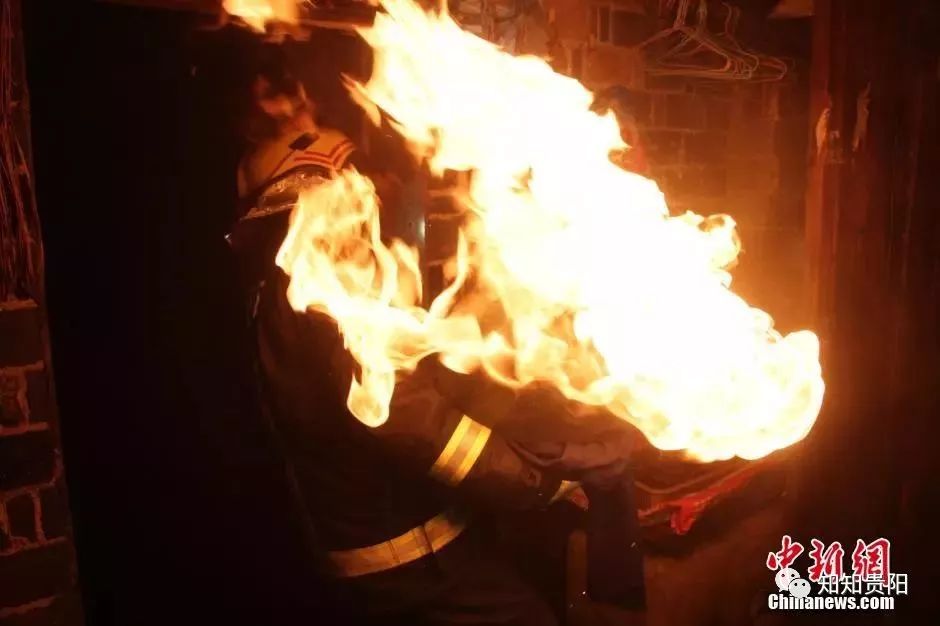 崭新的中国消防员,我们是新时代的消防员